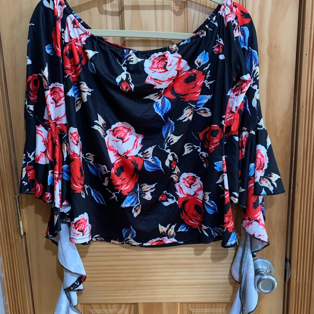 Woman’s FANCYQUBE XL Black Floral BLOUSE Elasticized Neck.Dangle Long Sleeves.NW